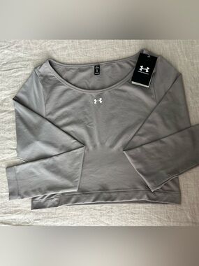 Under Armour Women’s Gray Scoop-Neck Lightweight Long Sleeve Top -Size L